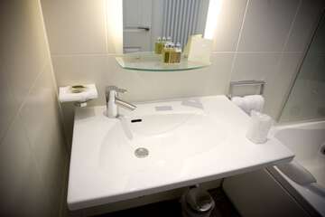 Bathroom sink