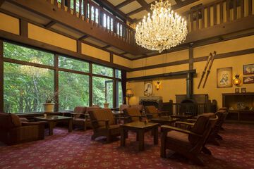 Lobby lounge