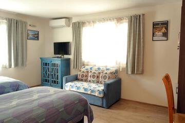 Room 01