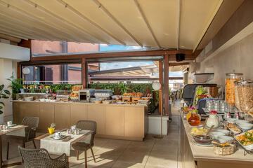 Breakfast buffet