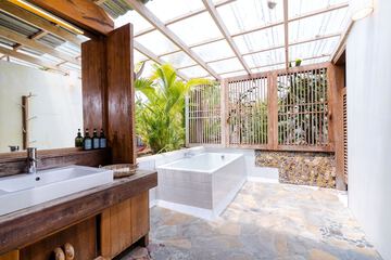 Bathroom amenities