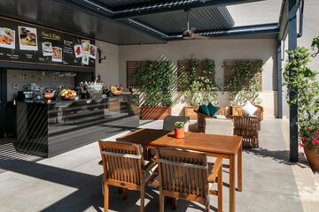 Poolside bar