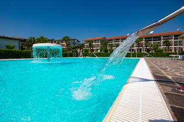 Infinity pool