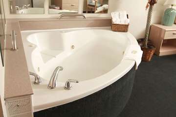 Jetted tub