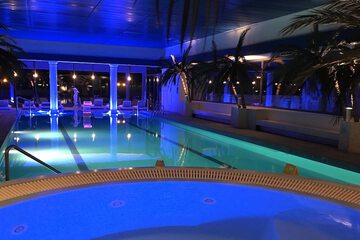 Indoor spa tub