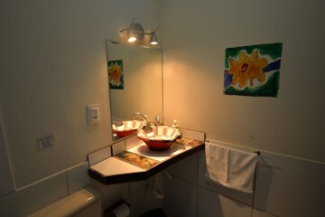 Bathroom sink