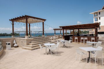 Poolside bar
