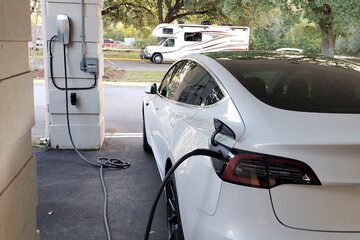 Electric vehicle charging station