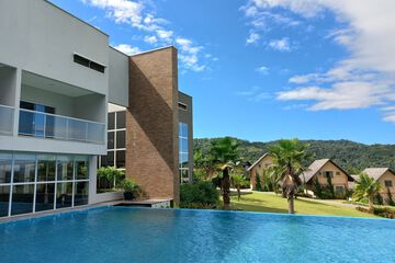 Infinity pool
