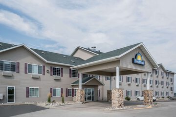 Days Inn by Wyndham Fargo / Casselton