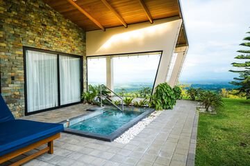 Private spa tub