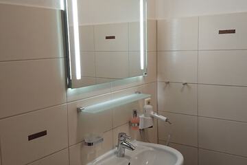 Bathroom sink