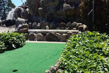 Mini-golf