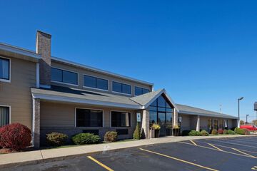 AmericInn by Wyndham Hartford WI