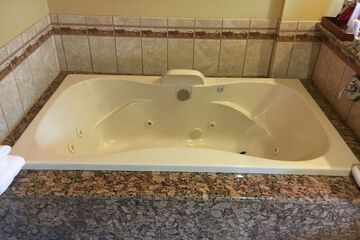 Hot Tub 15 of 15