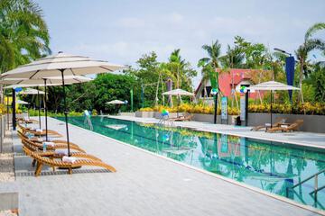 Exercise/lap pool