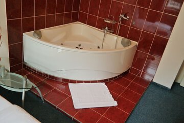 Jetted tub