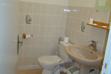 Bathroom sink