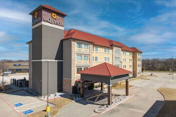 La Quinta Inn & Suites by Wyndham Allen at the Village