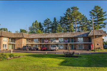 Budget Host Cloverland Motel