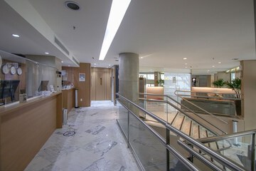 Check-in/check-out kiosk
