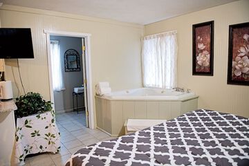 Jetted tub