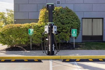 Electric vehicle charging station