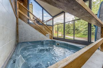 Private spa tub