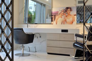 Hair salon