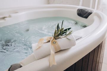 Private spa tub