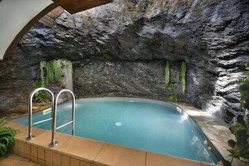 Pool waterfall