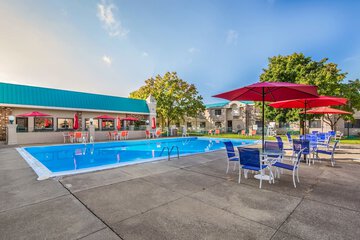 Cayuga Blu Hotel