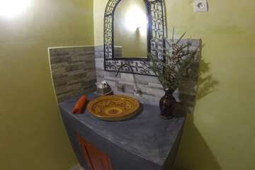 Bathroom sink