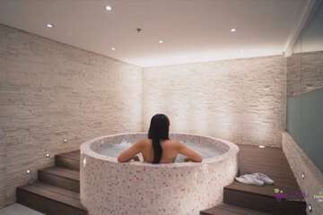 Indoor spa tub