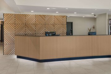 Quality Suites Downtown Convention Center