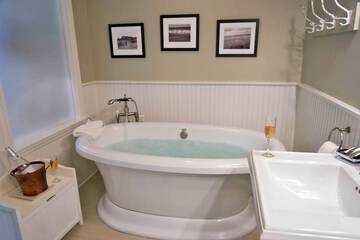 Jetted tub