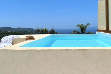 Private pool