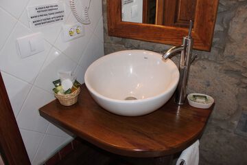 Bathroom sink