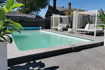 Indoor/outdoor pool