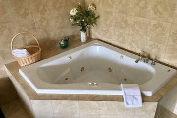 Private spa tub