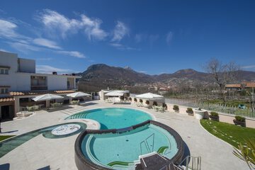 Pool waterfall