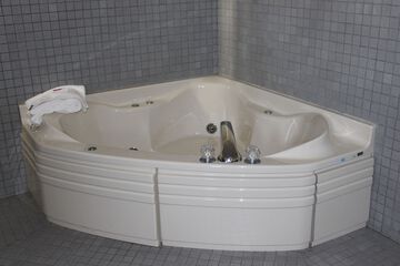 Jetted tub
