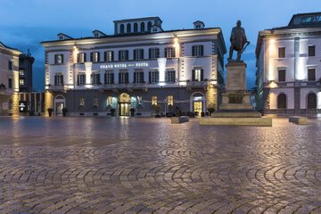 Front of property - evening/night