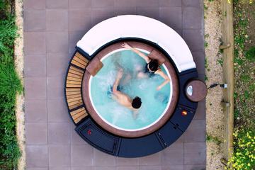 Private spa tub
