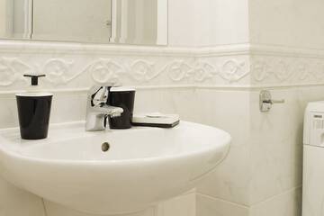 Bathroom sink