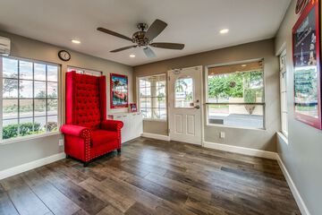 Check-in/check-out kiosk