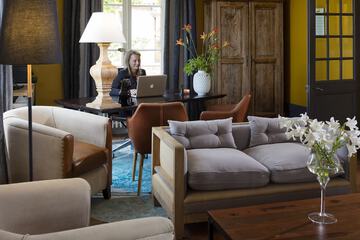 Concierge desk