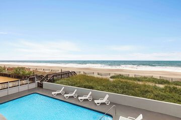 Days Inn by Wyndham Myrtle Beach-Beach Front