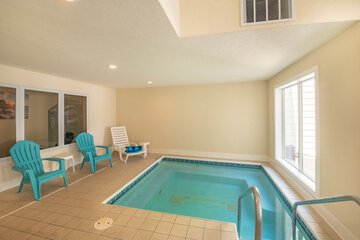 Indoor spa tub