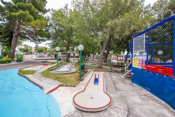 Mini-golf